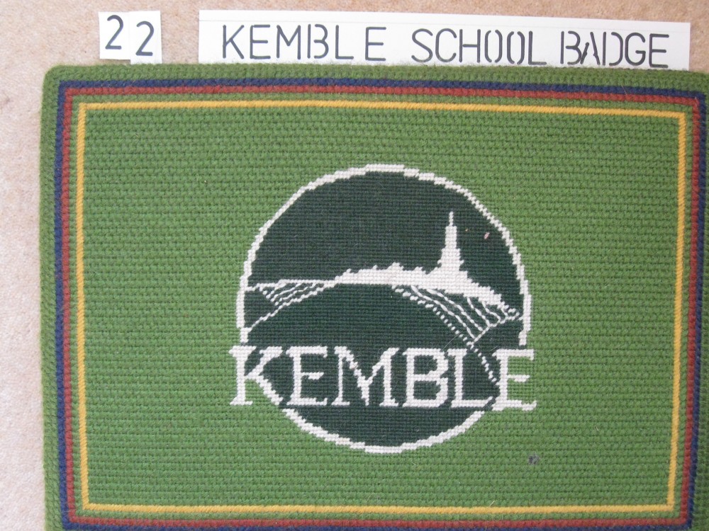 Kneeler 22 Kemble School Badge