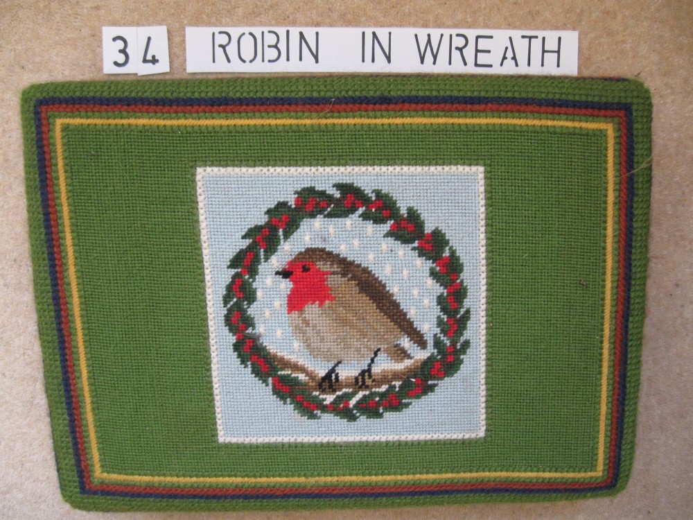 Kneeler 34 Robin in Wreath