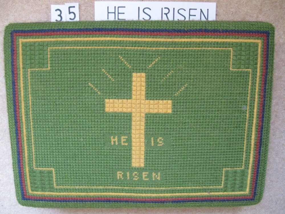 Kneeler 35 He is Risen